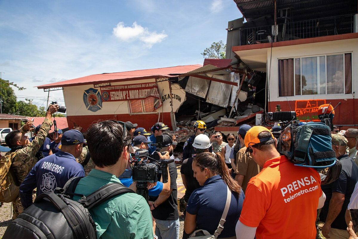 Another view of a collapsed building in Soná, Veraguas, on 11 October 2026.