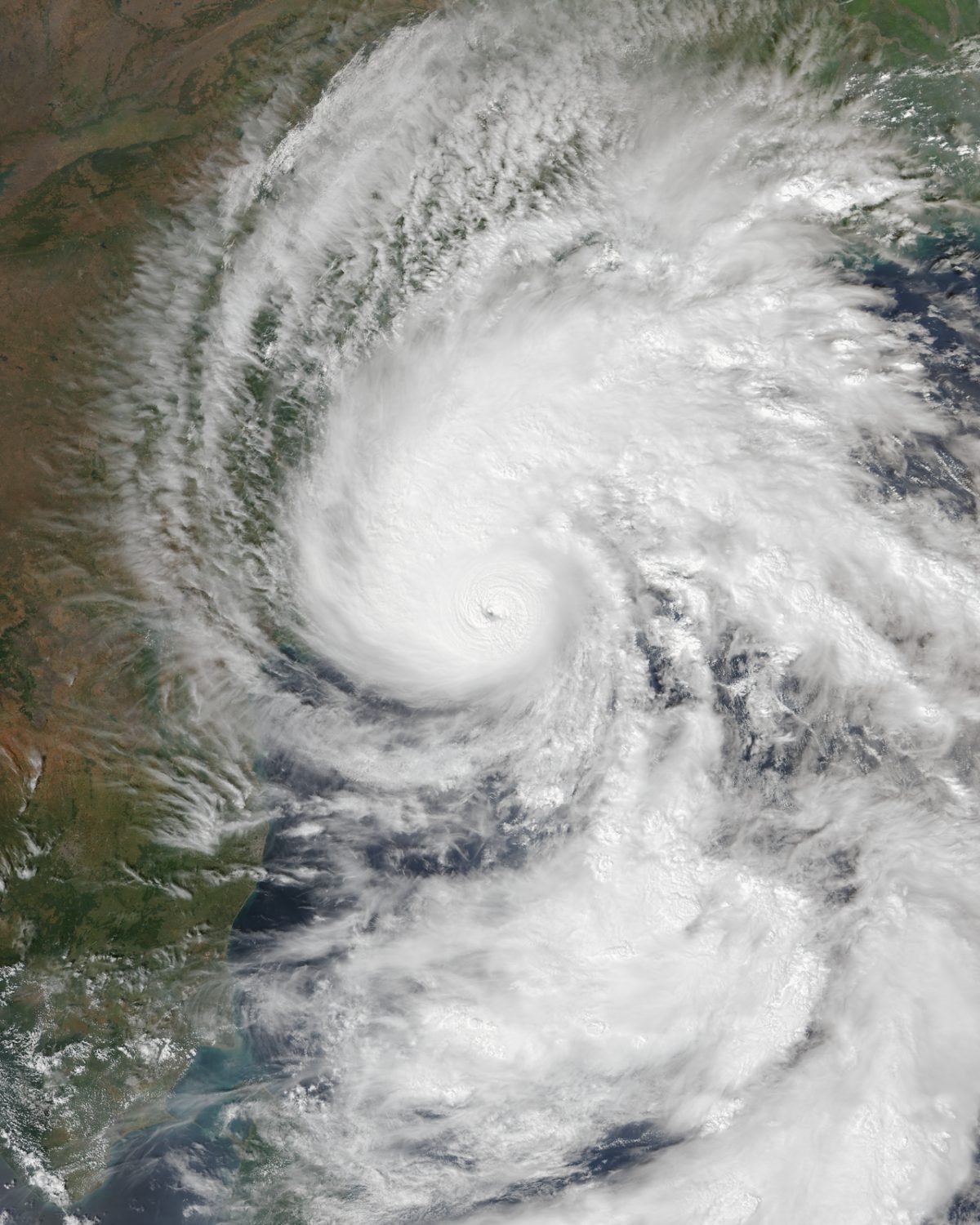 2026年10月27日8時05分(UTC)、ベンガル湾上をインド沿岸に接近するアルナブ