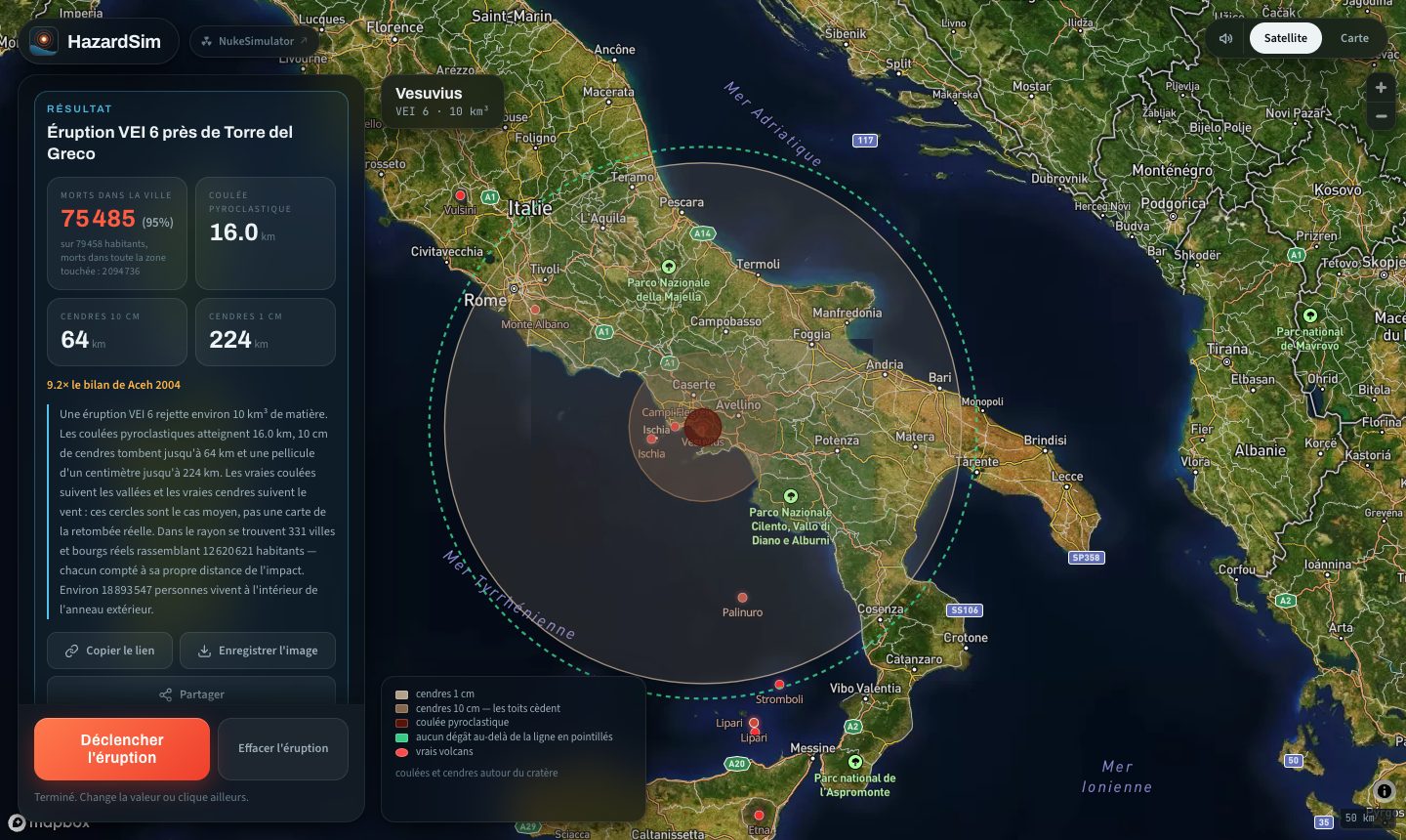 Le Vésuve en éruption à VEI 6 dans le simulateur, avec une zone sombre de coulées pyroclastiques sur Naples à l'intérieur de deux anneaux de cendres plus larges