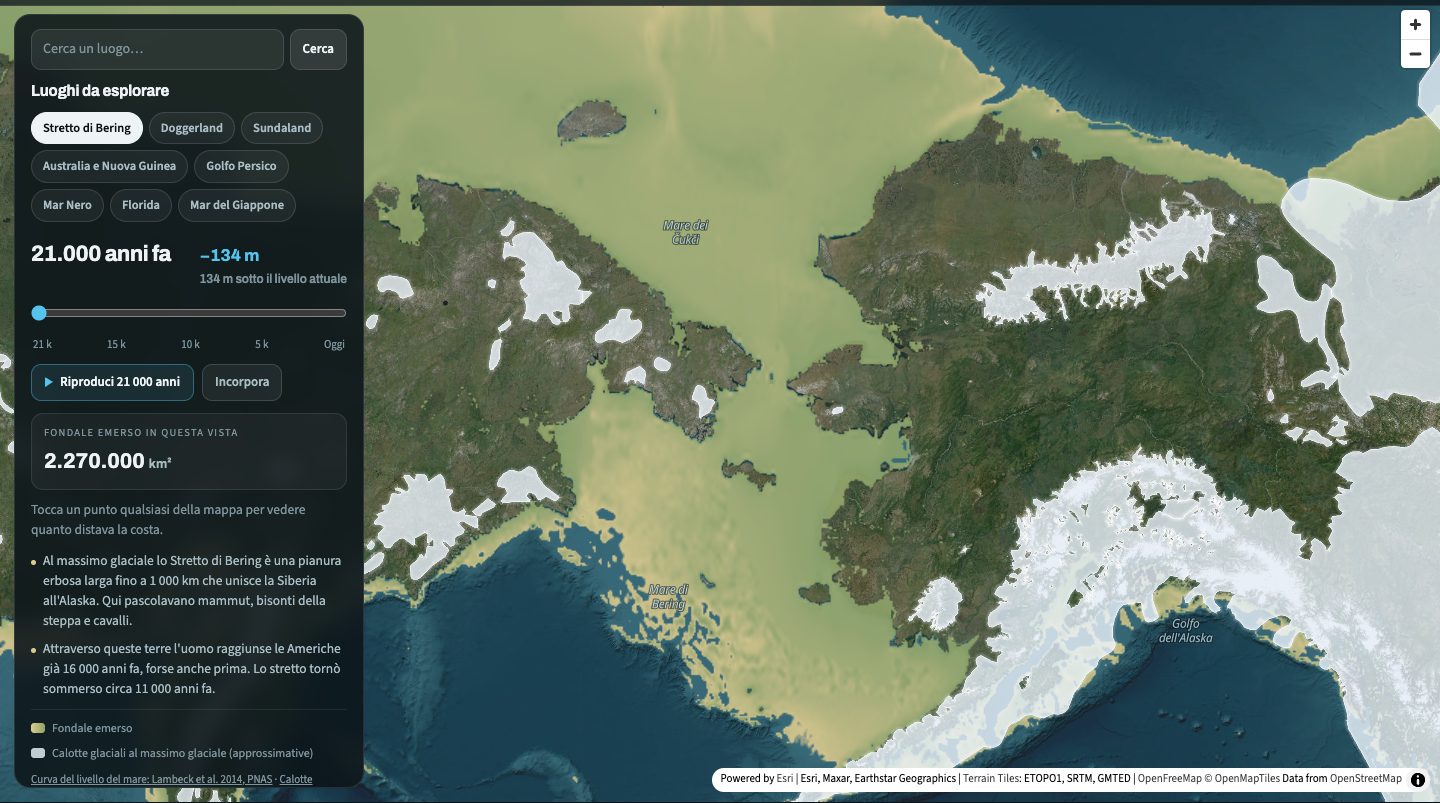 La mappa dell'era glaciale a 21 000 anni fa: un'ampia pianura di fondale emerso unisce Siberia e Alaska attraverso lo Stretto di Bering, con calotte di ghiaccio sulle montagne